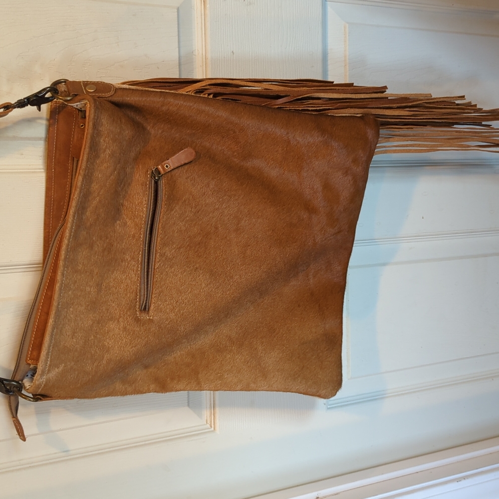 Cowhide Myra bag with fringe and conchos - Picture 3 of 4